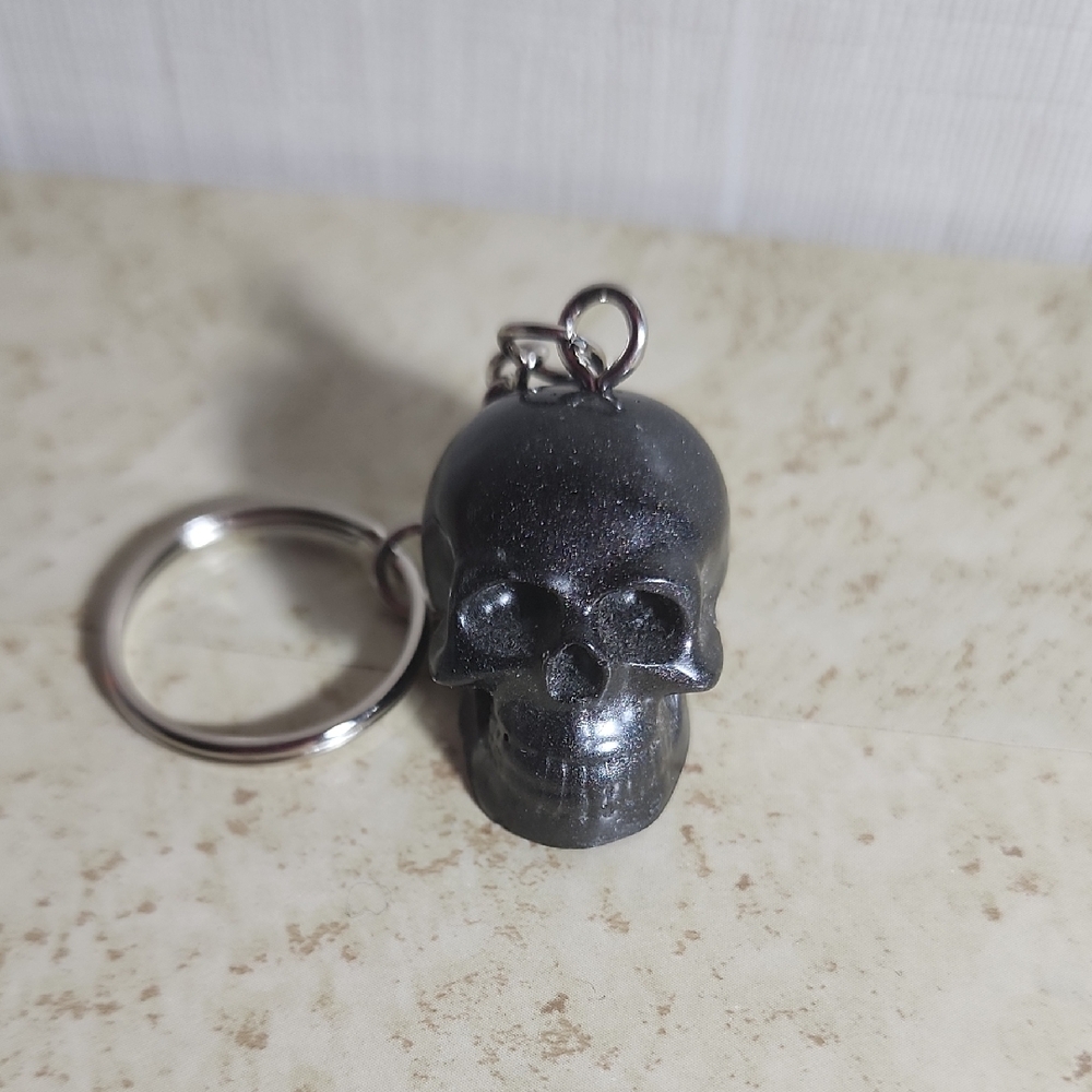 Skull Keychain ( gray )